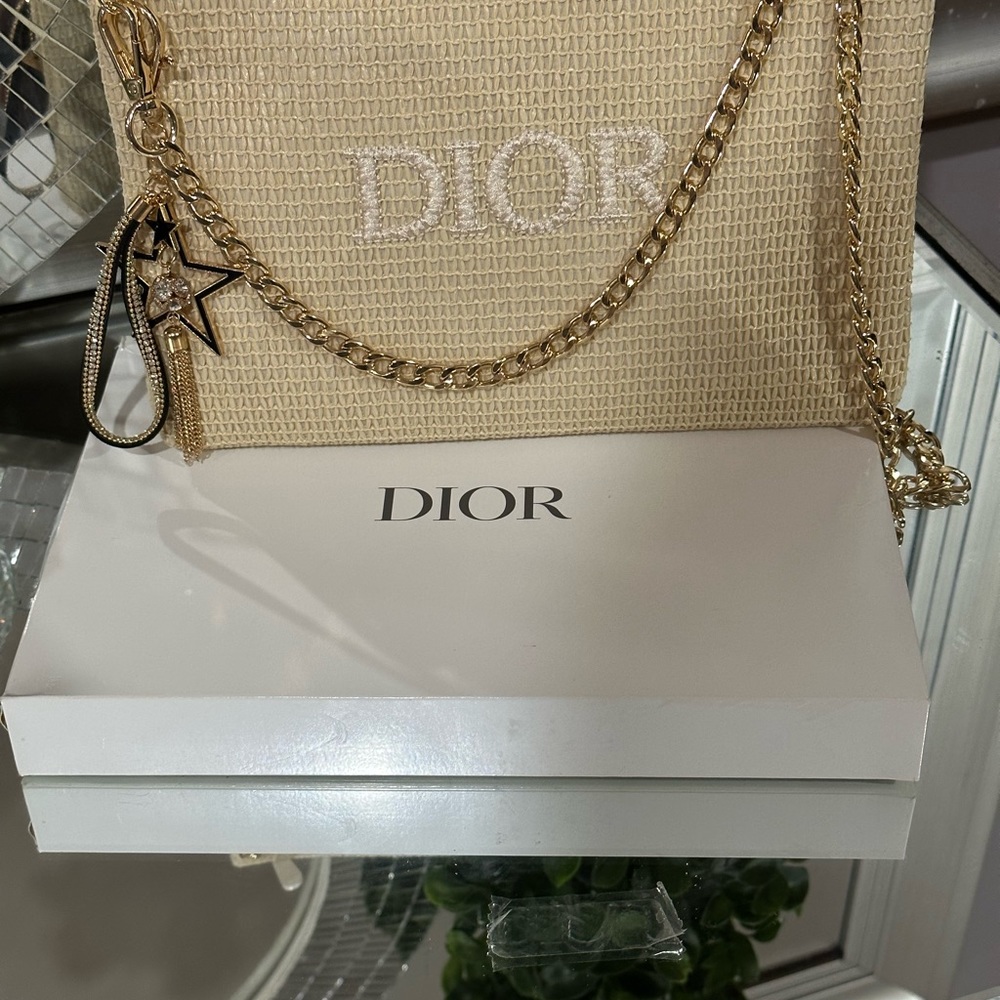 Dior. - Picture 5 of 15